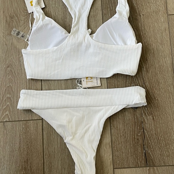 Never worn white bikini set - Picture 2 of 4